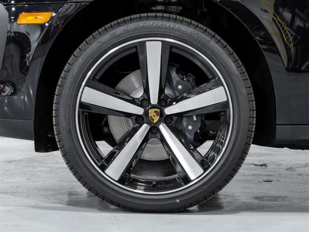 2025 Porsche Macan  Photo4