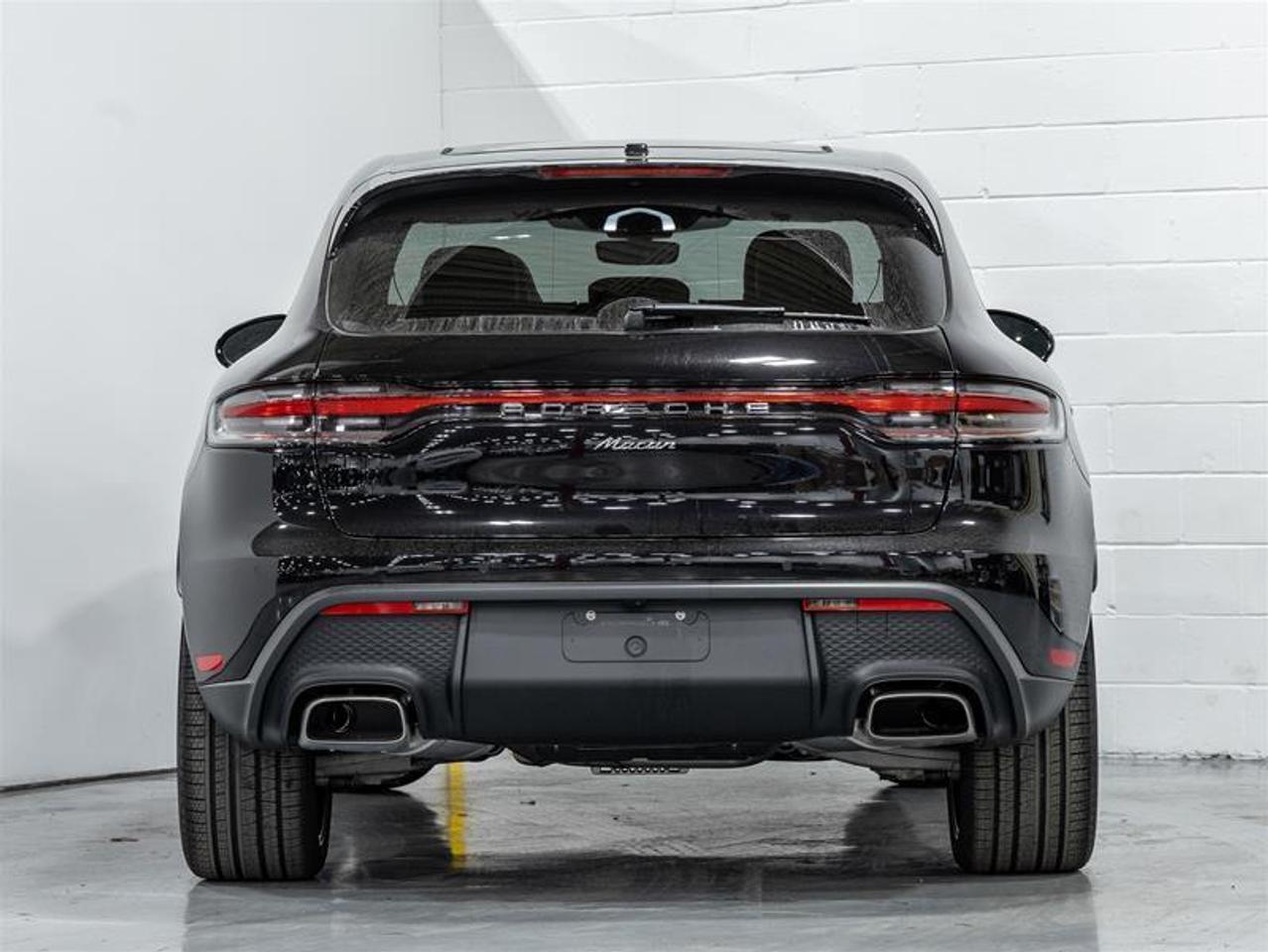 2025 Porsche Macan  Photo