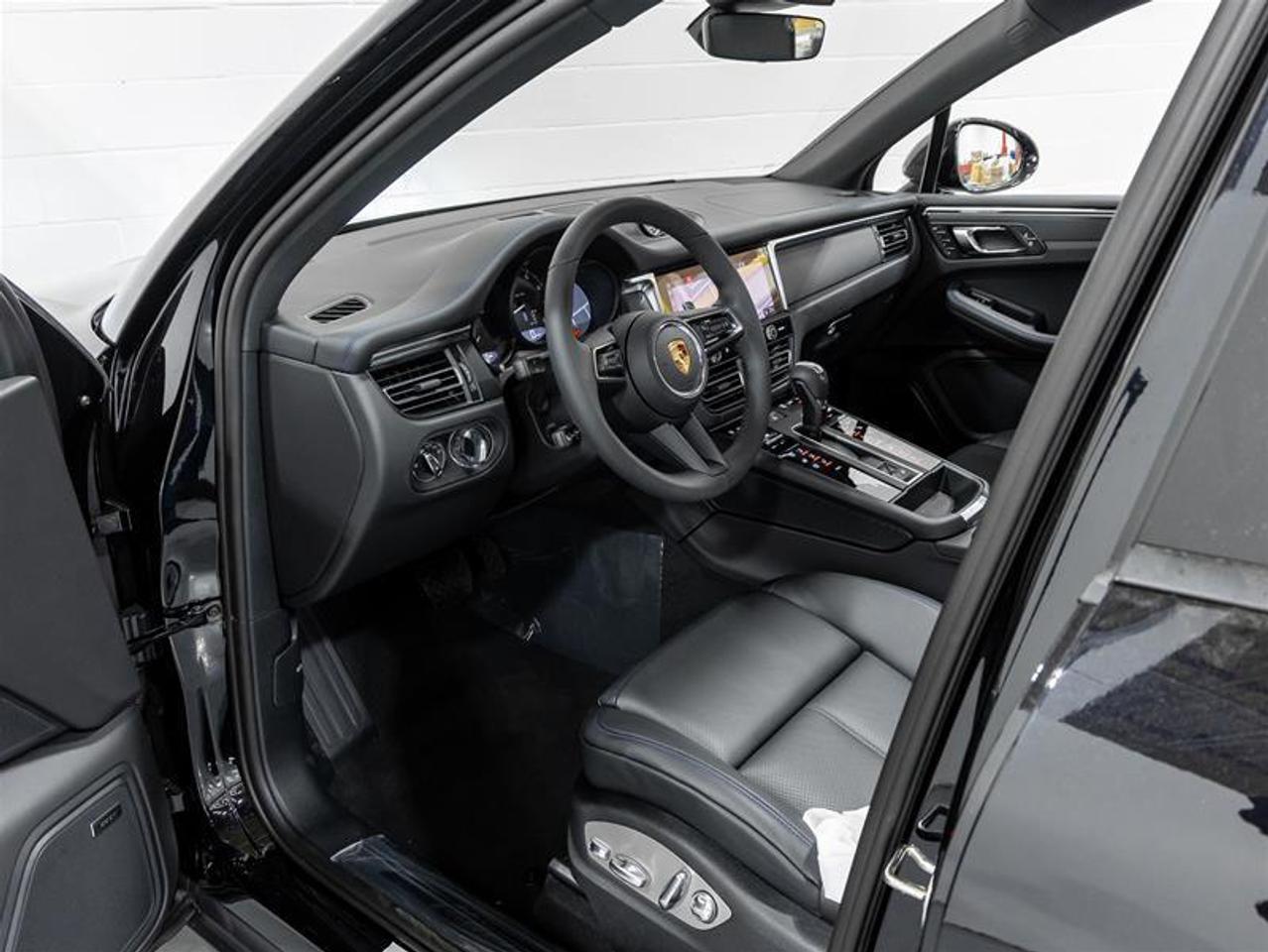 2025 Porsche Macan  Photo