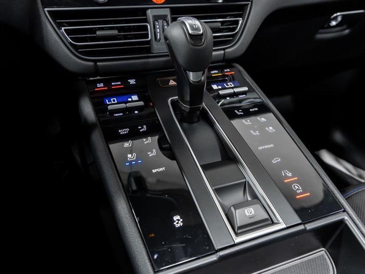 2025 Porsche Macan  Photo