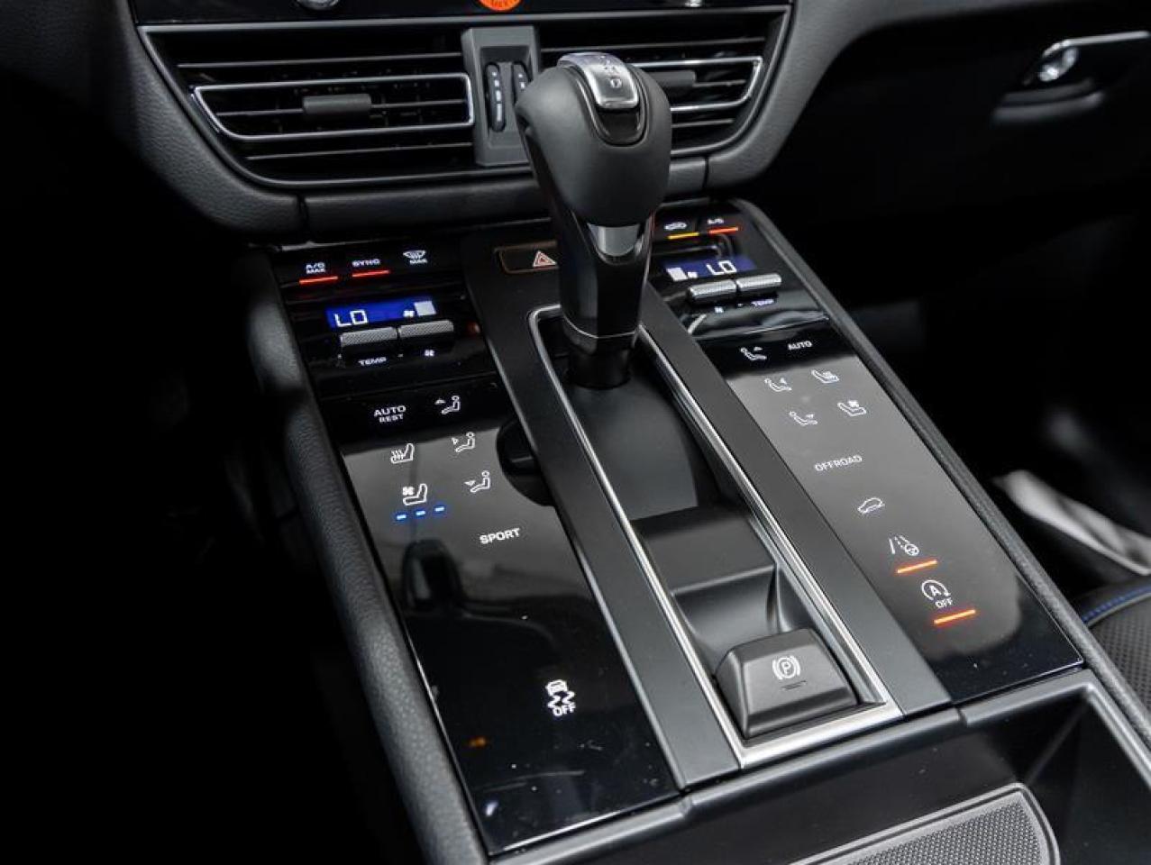 2025 Porsche Macan  Photo