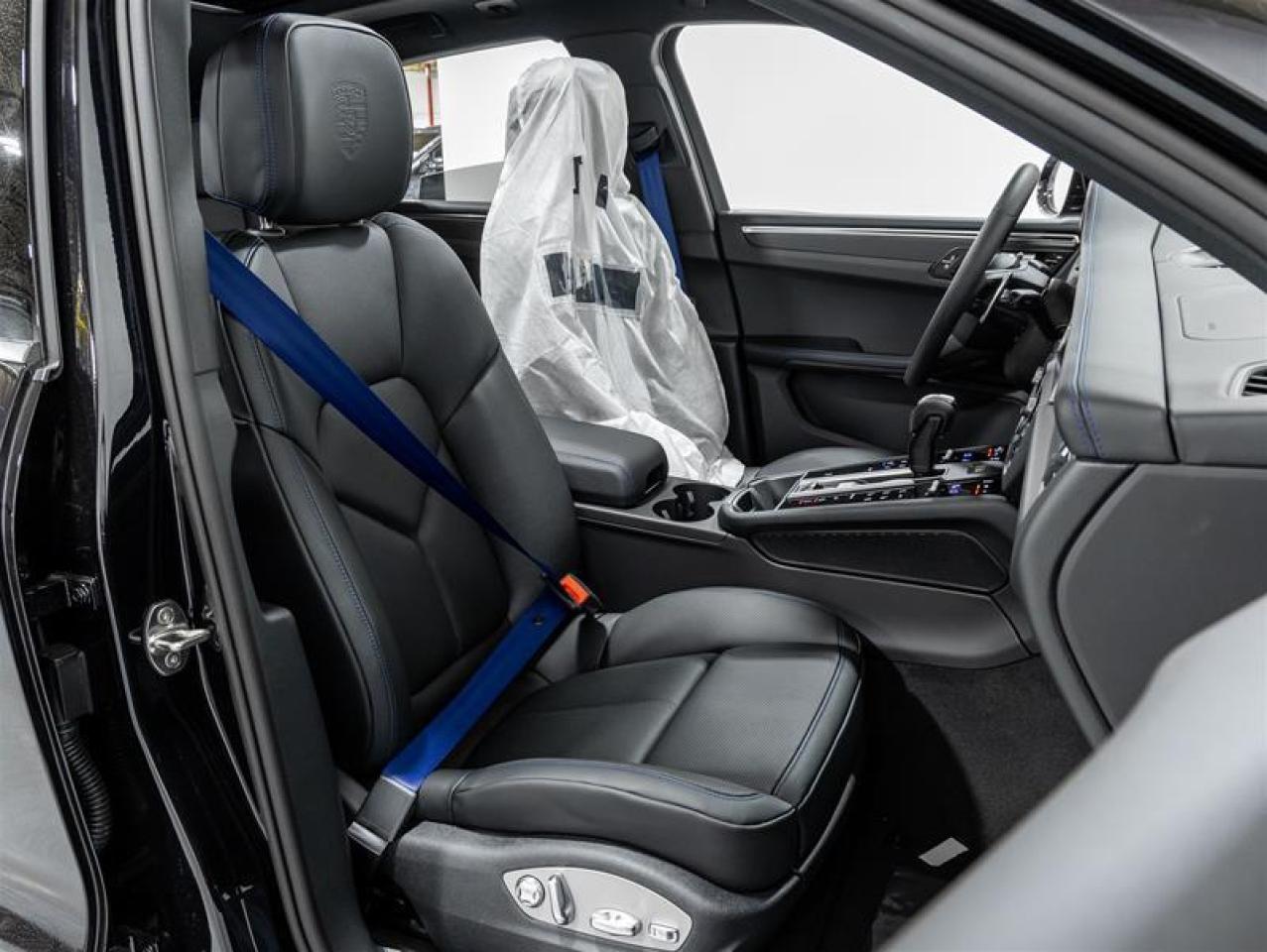 2025 Porsche Macan  Photo