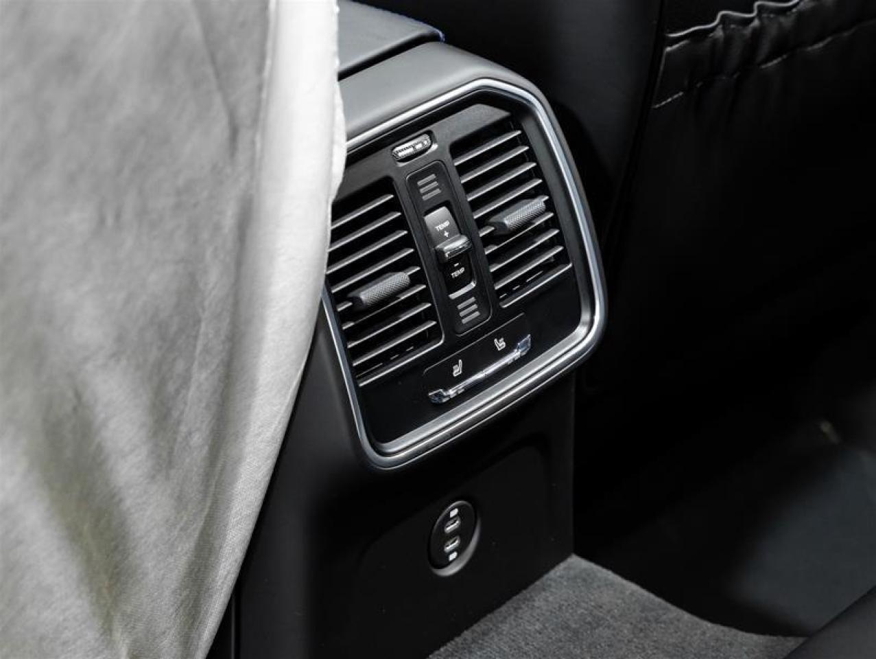 2025 Porsche Macan  Photo