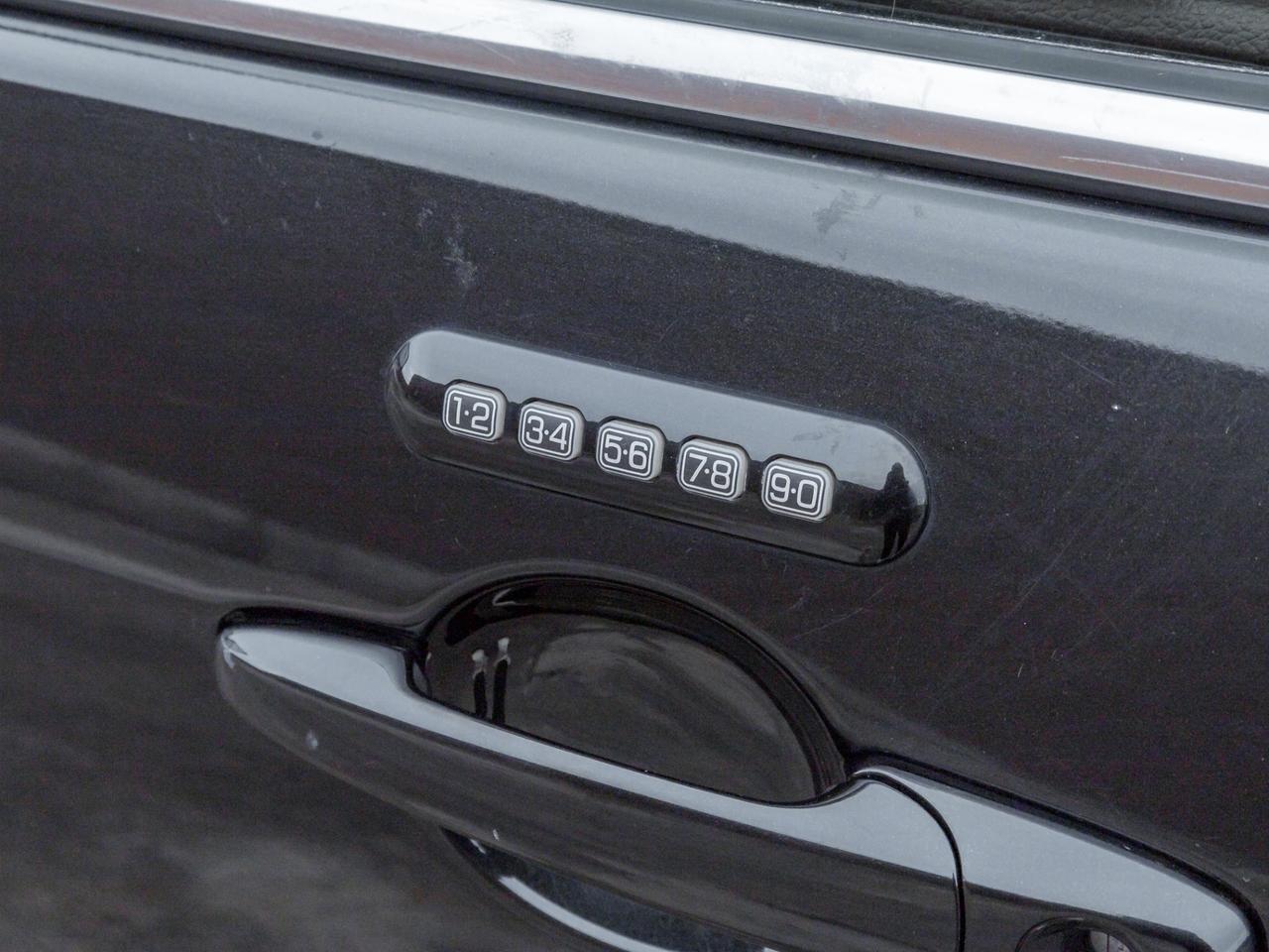 2012 Ford Fusion SEL AWD, LEATHER, SUNROOF Photo