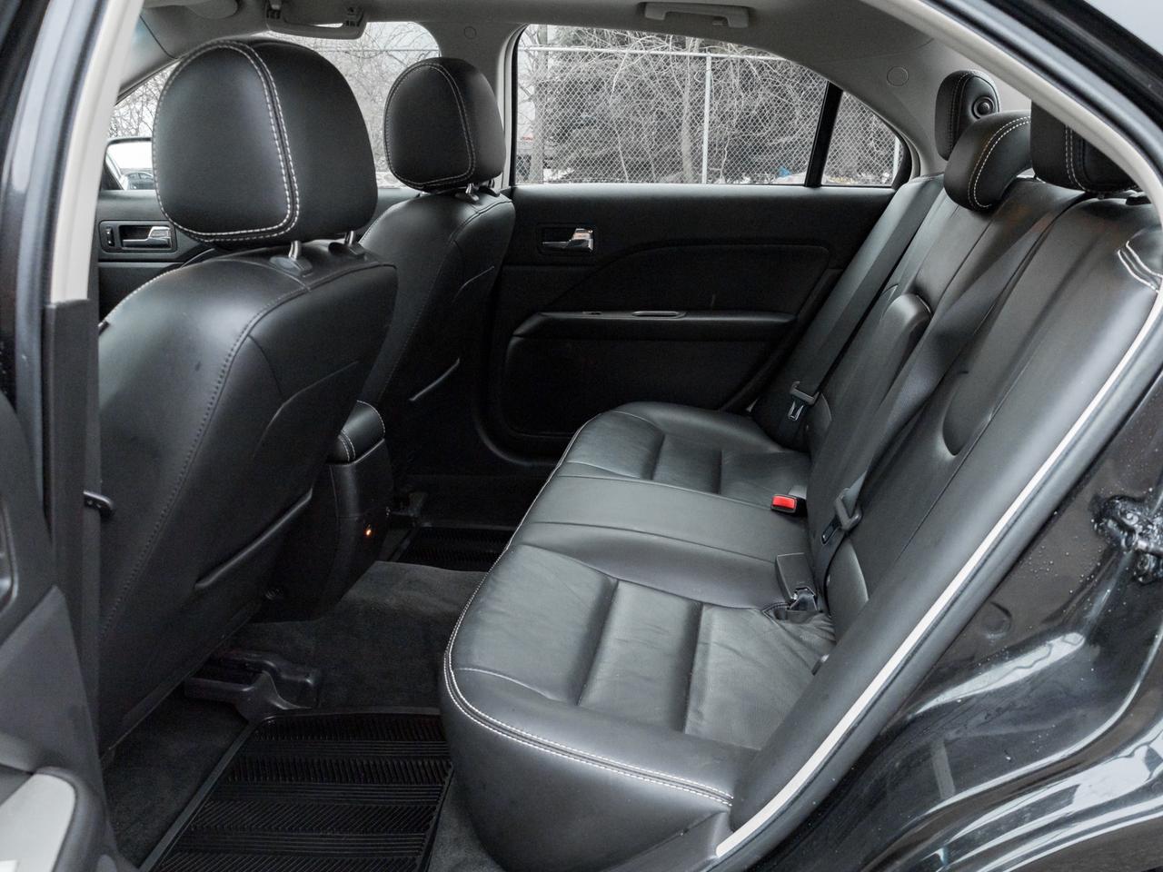 2012 Ford Fusion SEL AWD, LEATHER, SUNROOF Photo