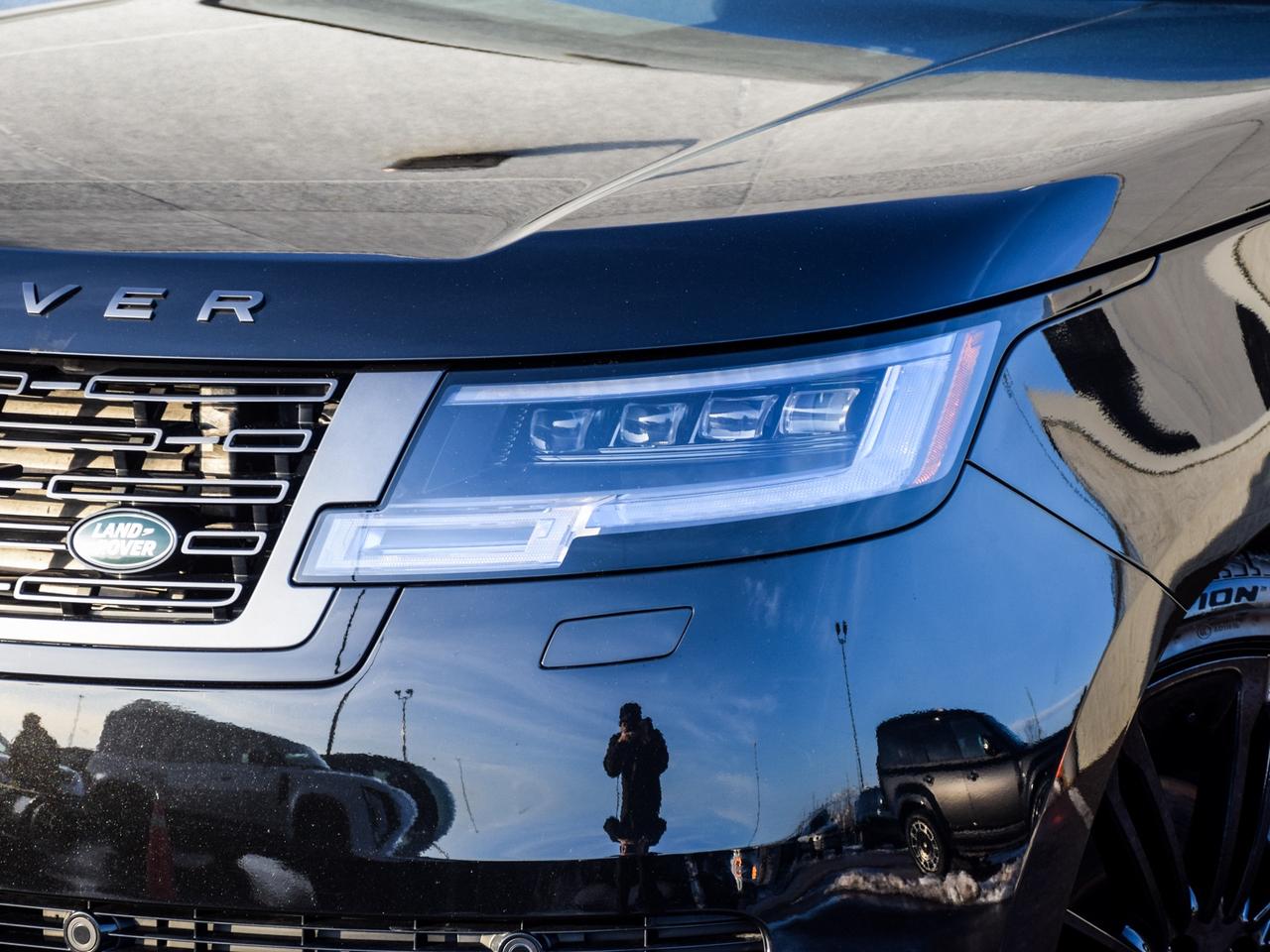 2025 Land Rover Range Rover RARE V6 ULTRA LOW KM's GARNET INTERIOR Photo4