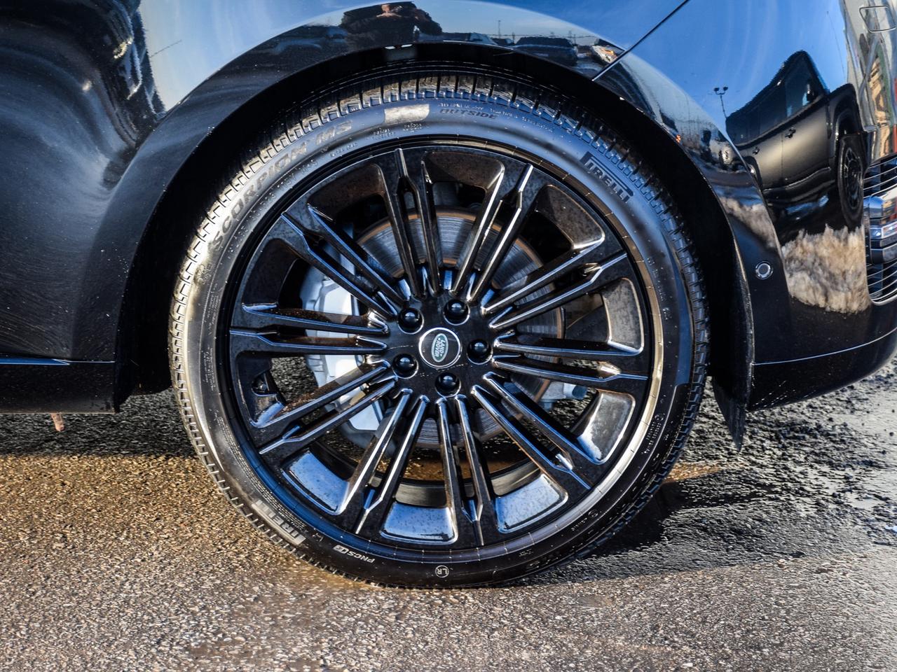 2025 Land Rover Range Rover RARE V6 ULTRA LOW KM's GARNET INTERIOR Photo