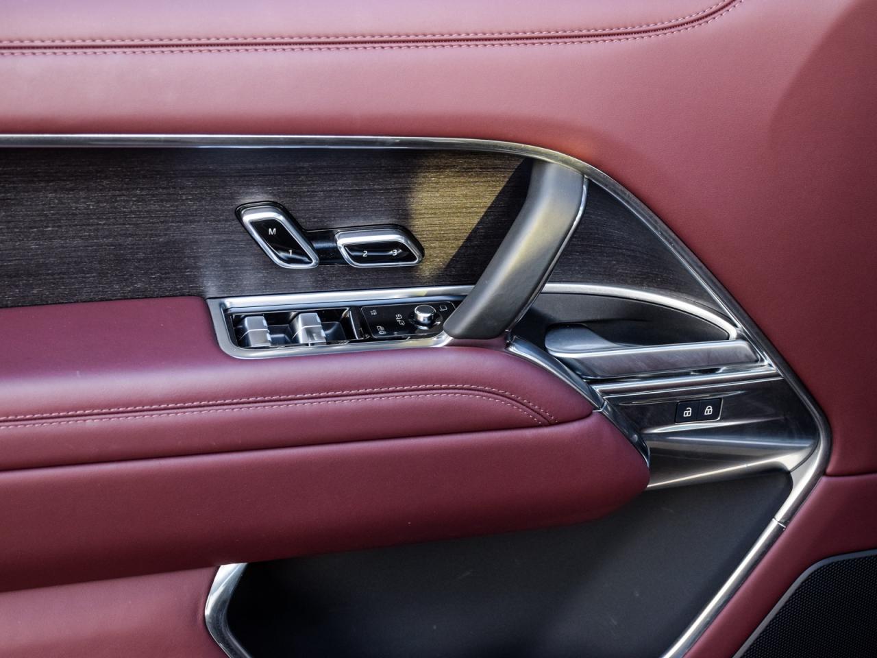 2025 Land Rover Range Rover RARE V6 ULTRA LOW KM's GARNET INTERIOR Photo