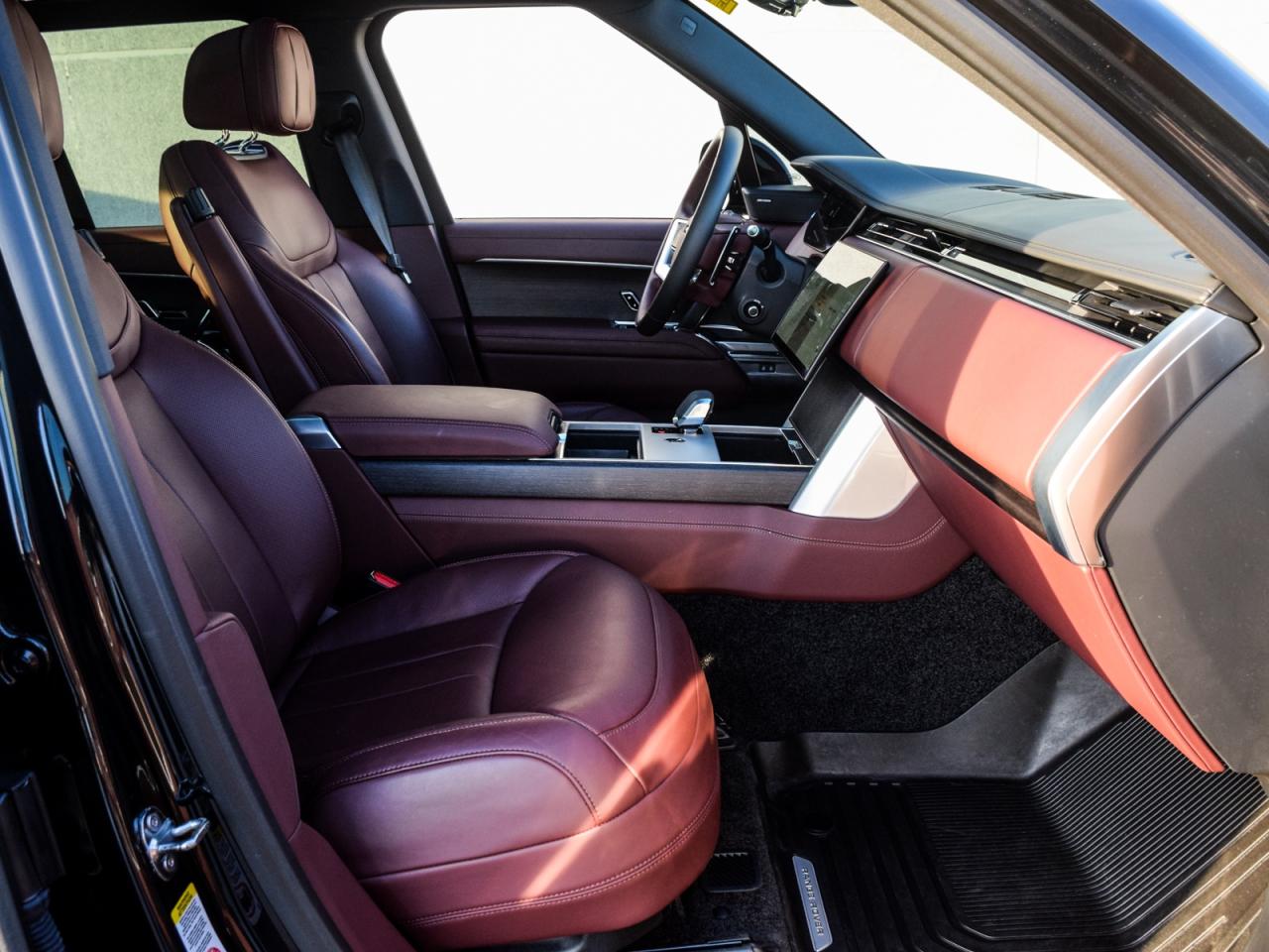 2025 Land Rover Range Rover RARE V6 ULTRA LOW KM's GARNET INTERIOR Photo