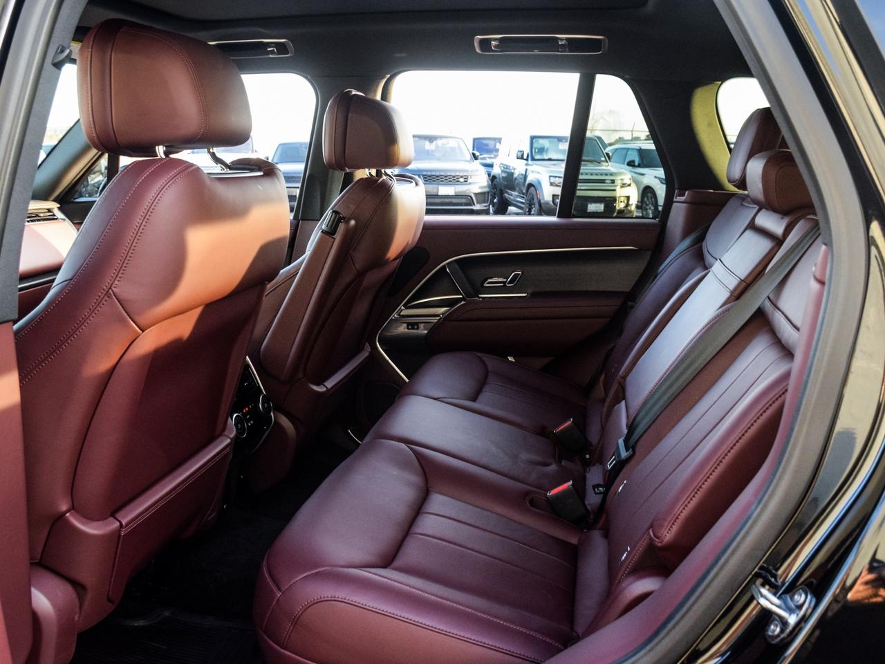 2025 Land Rover Range Rover RARE V6 ULTRA LOW KM's GARNET INTERIOR Photo