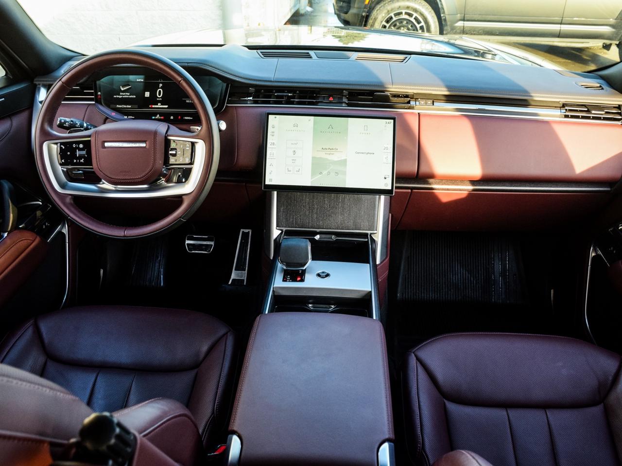 2025 Land Rover Range Rover RARE V6 ULTRA LOW KM's GARNET INTERIOR Photo