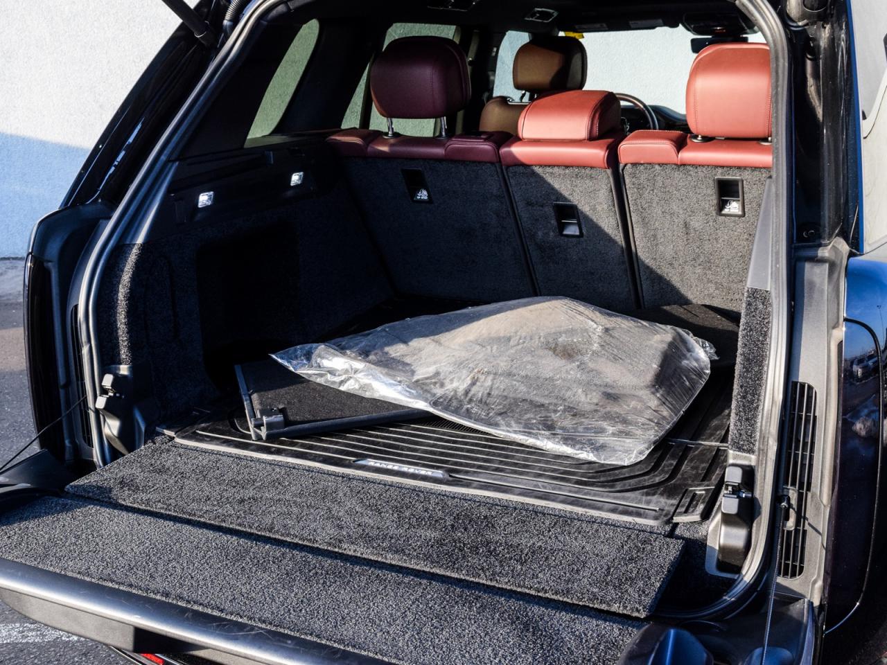 2025 Land Rover Range Rover RARE V6 ULTRA LOW KM's GARNET INTERIOR Photo