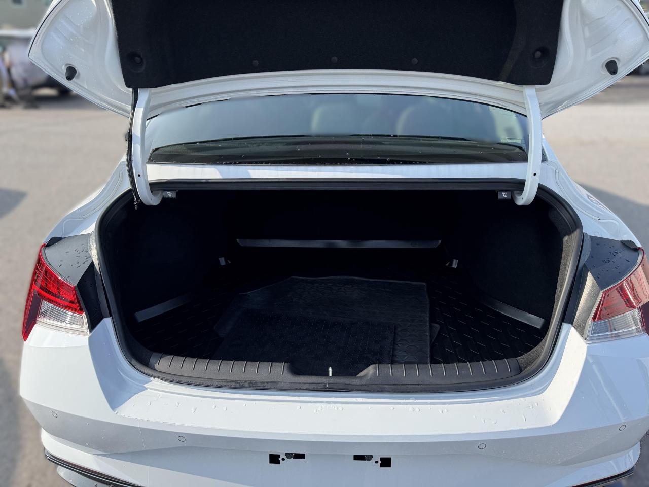 2022 Hyundai Elantra  Photo