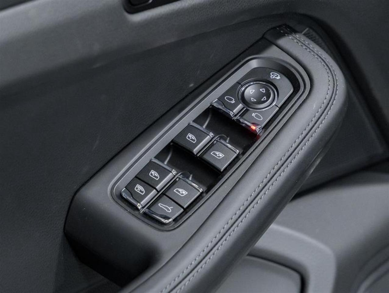 2025 Porsche Macan  Photo