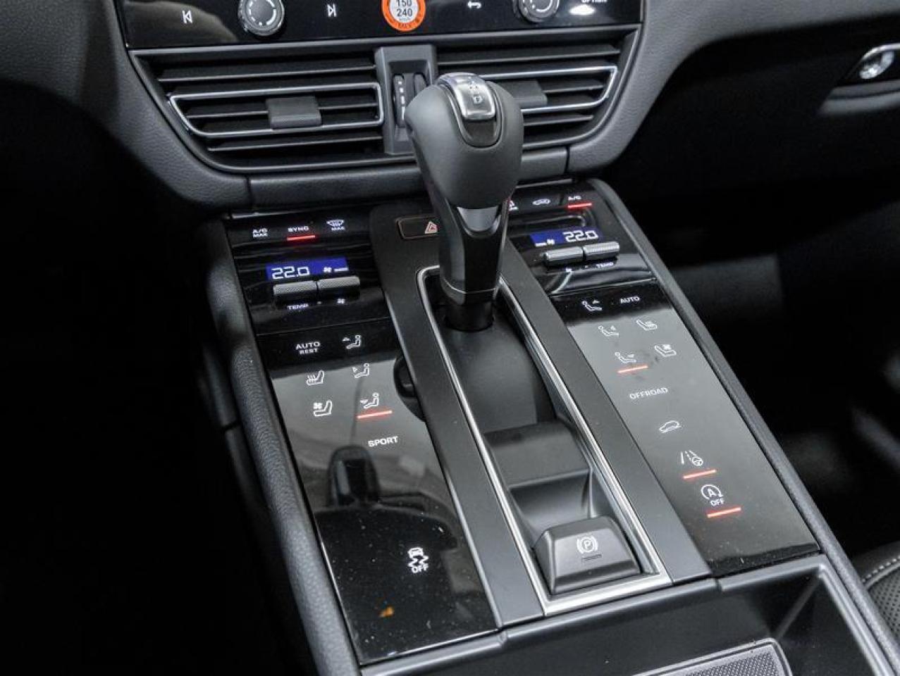 2025 Porsche Macan  Photo