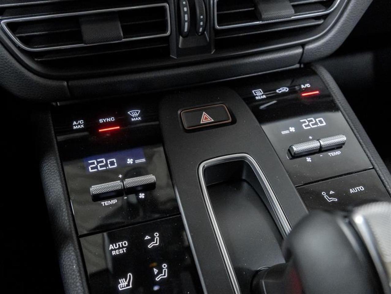 2025 Porsche Macan  Photo