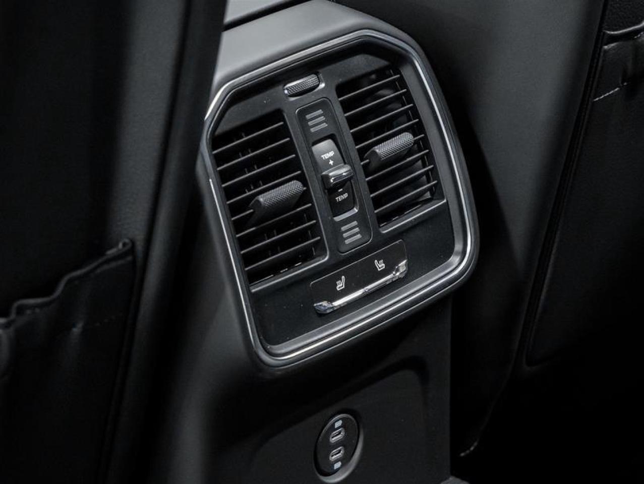 2025 Porsche Macan  Photo