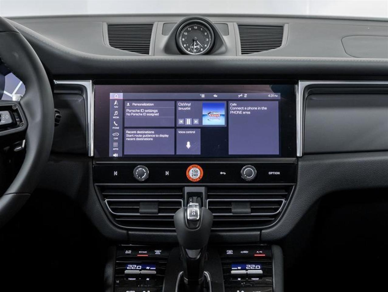 2025 Porsche Macan  Photo