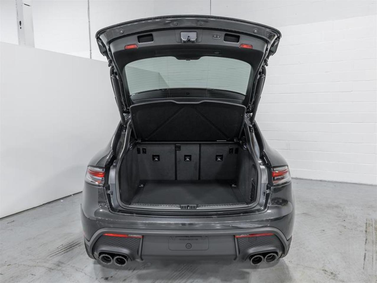 2025 Porsche Macan  Photo