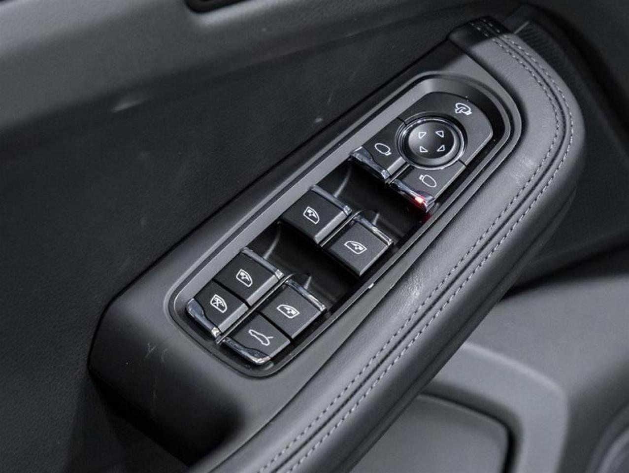 2025 Porsche Macan  Photo