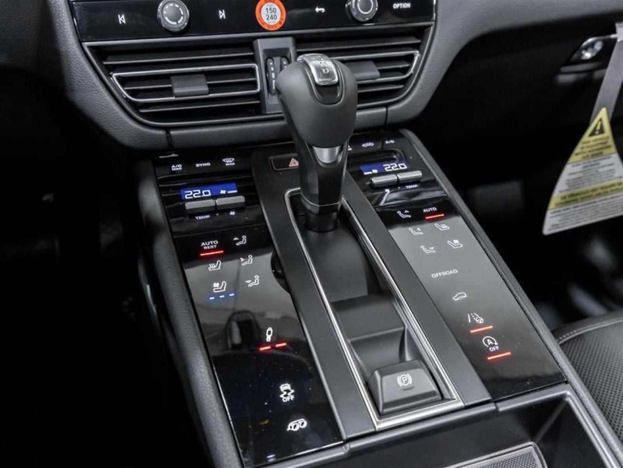 2025 Porsche Macan  Photo