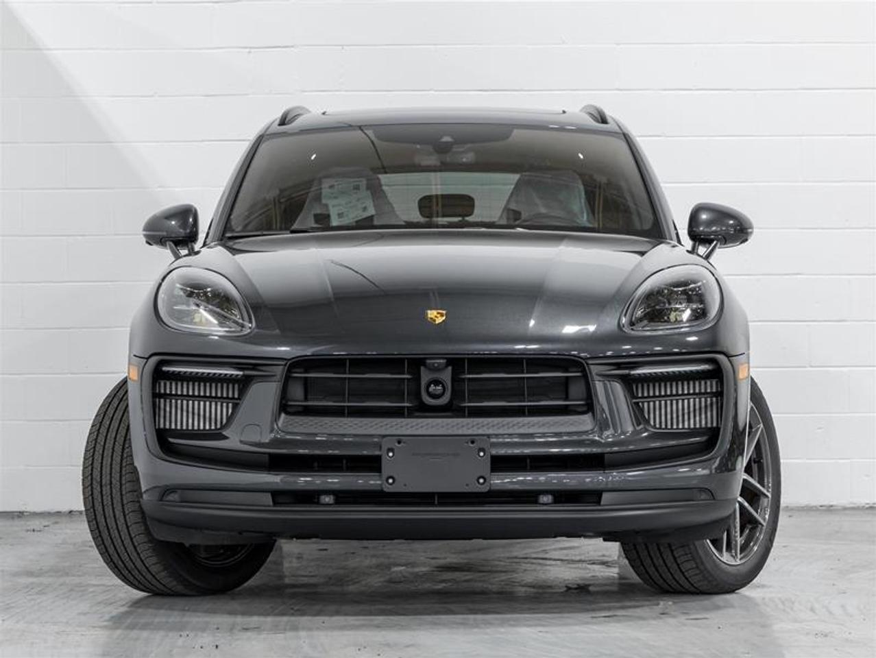 2025 Porsche Macan  Photo3