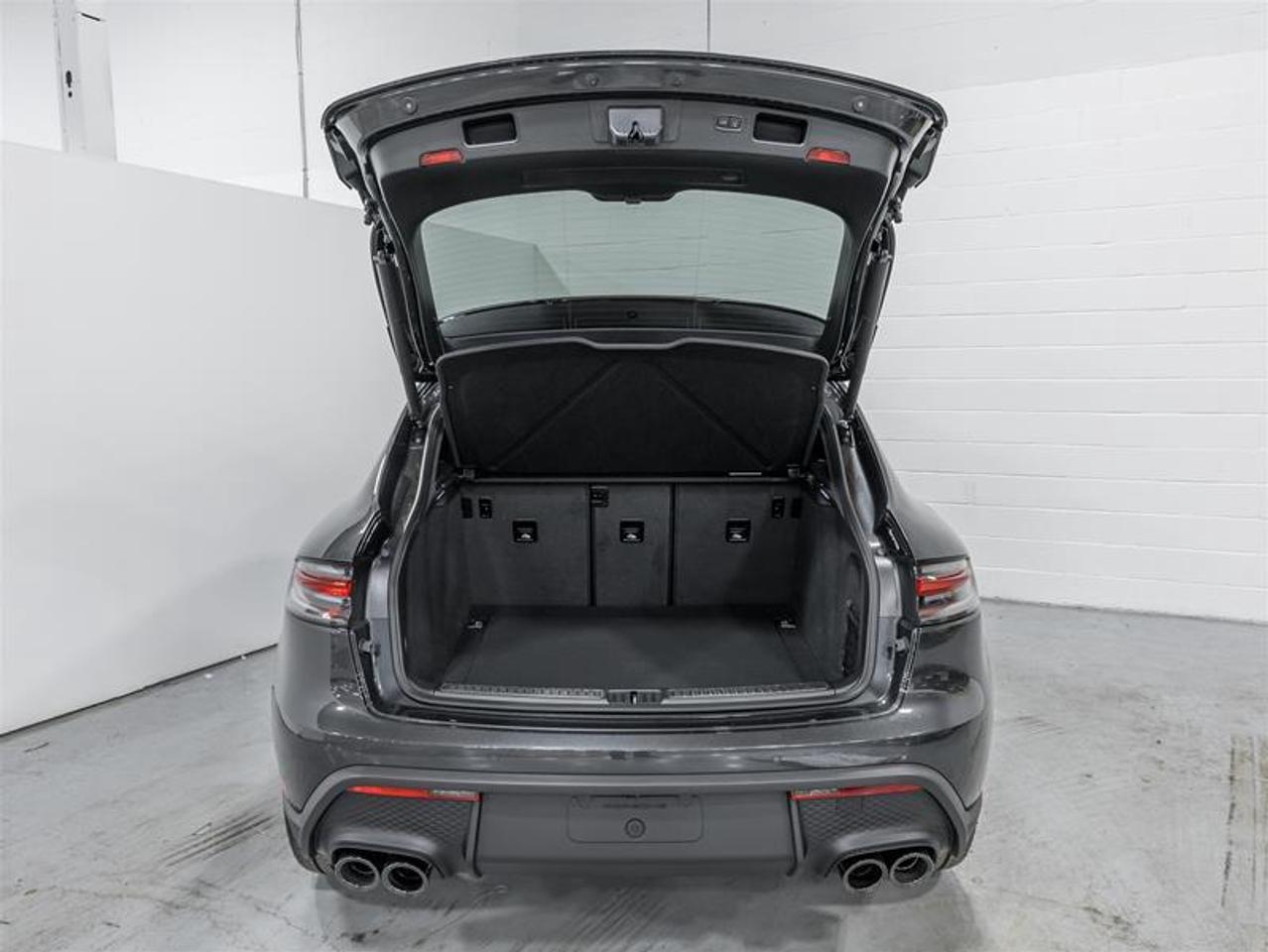 2025 Porsche Macan  Photo