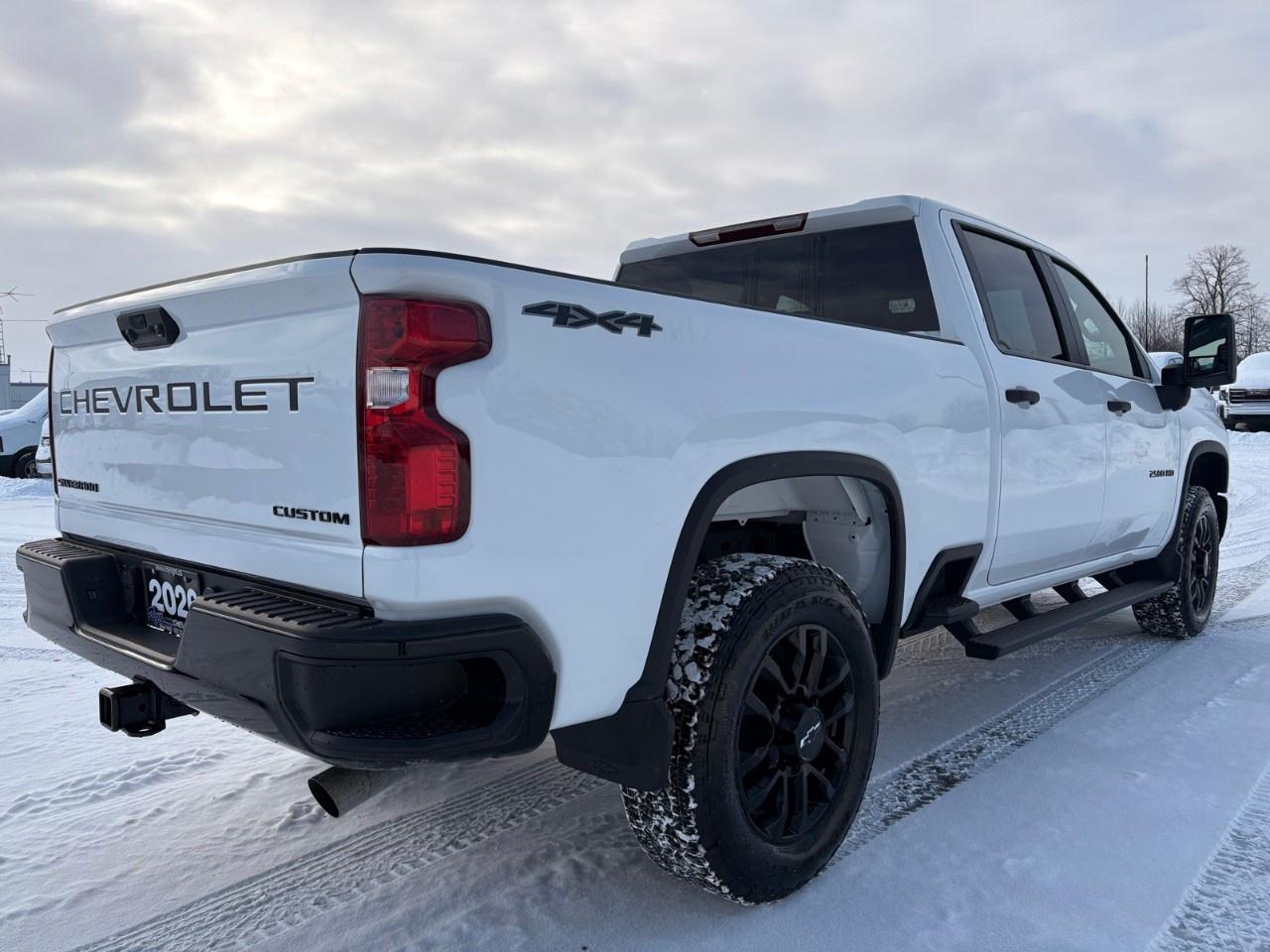 2026 Chevrolet SILVERADO 2500HD 4WD Crew Cab Standard Box Custom Photo