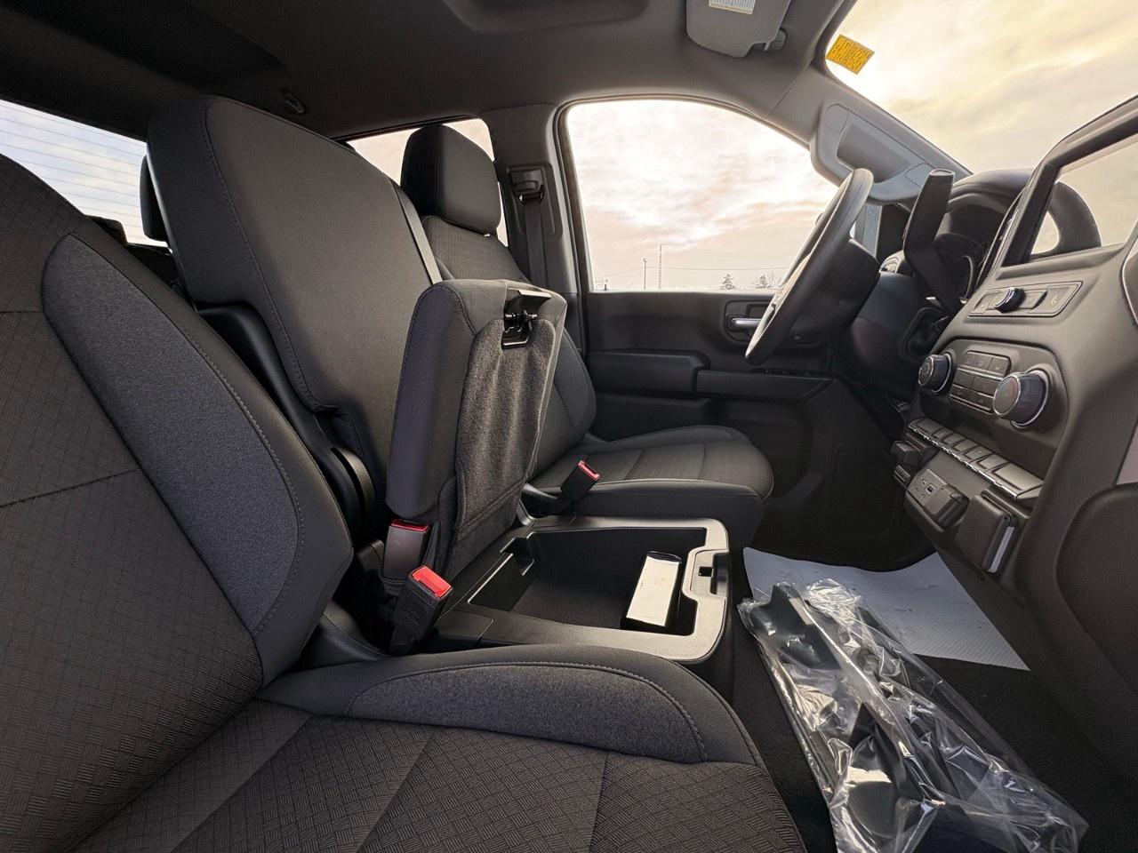 2026 Chevrolet SILVERADO 2500HD 4WD Crew Cab Standard Box Custom Photo