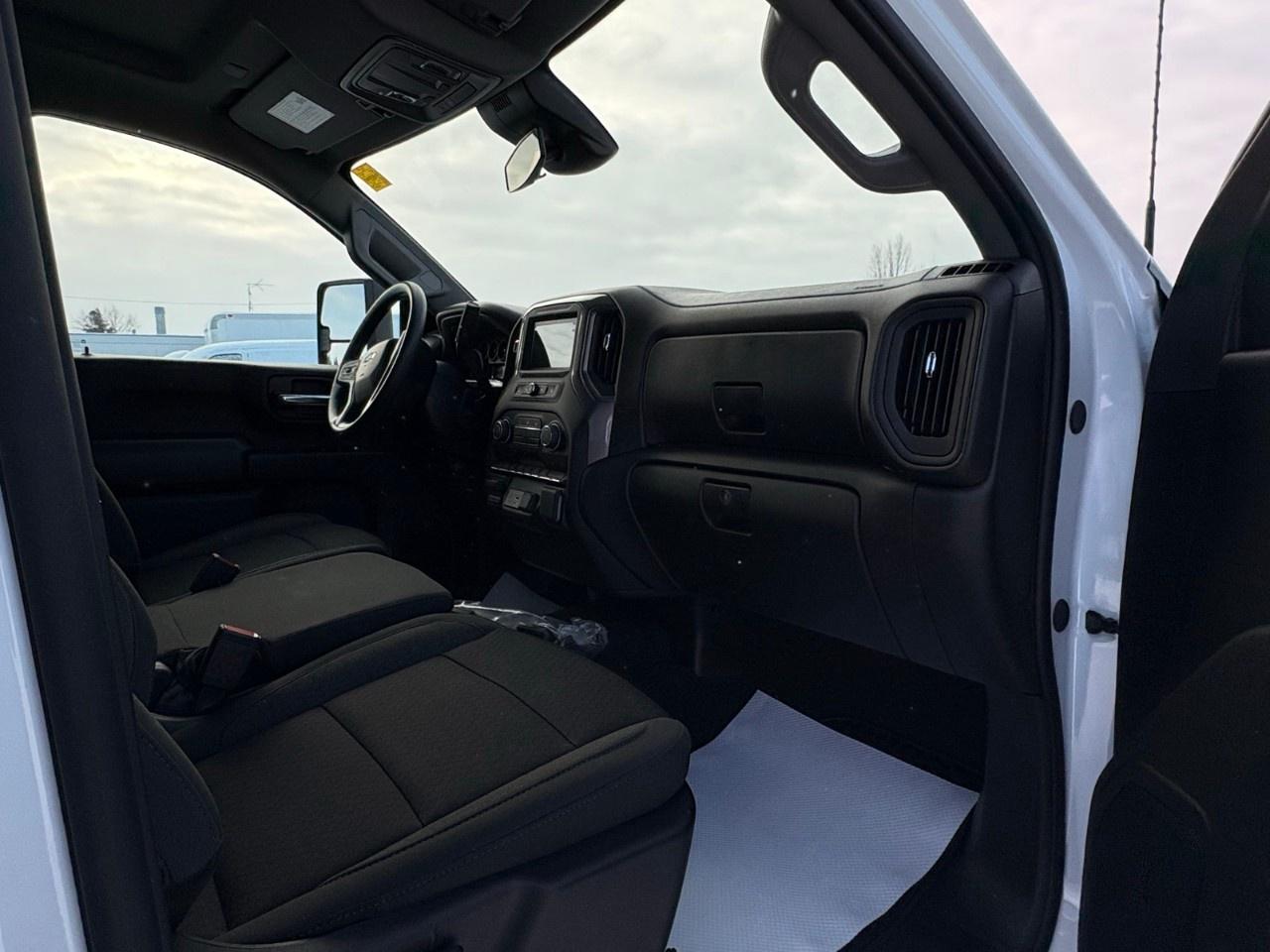 2026 Chevrolet SILVERADO 2500HD 4WD Crew Cab Standard Box Custom Photo