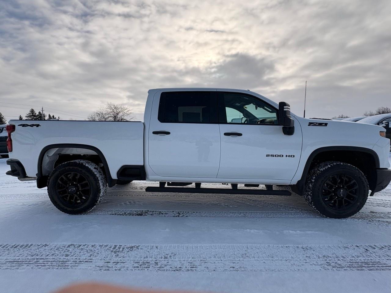 2026 Chevrolet SILVERADO 2500HD 4WD Crew Cab Standard Box Custom Photo