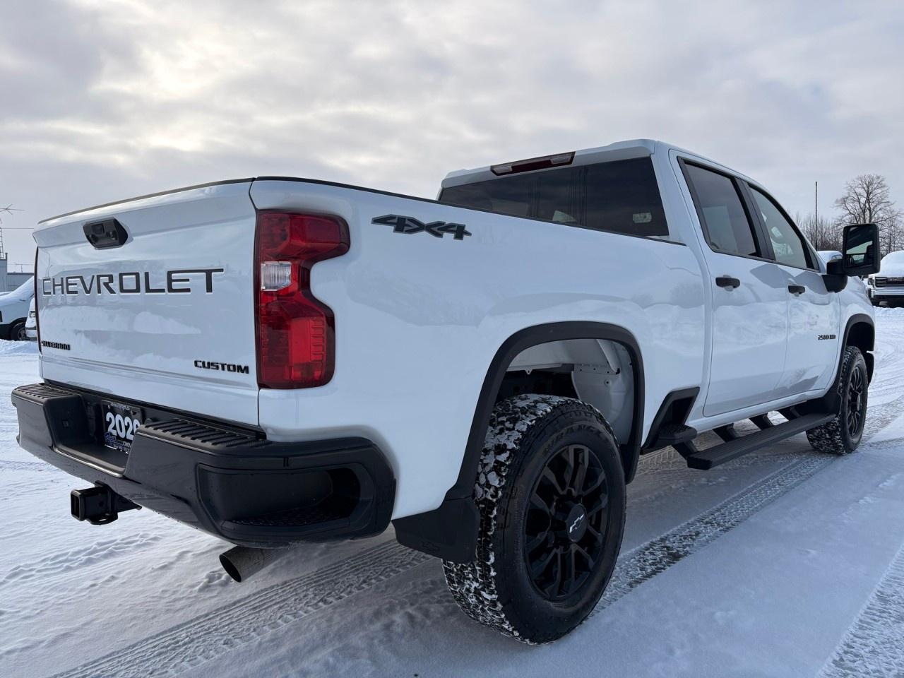 2026 Chevrolet SILVERADO 2500HD 4WD Crew Cab Standard Box Custom Photo