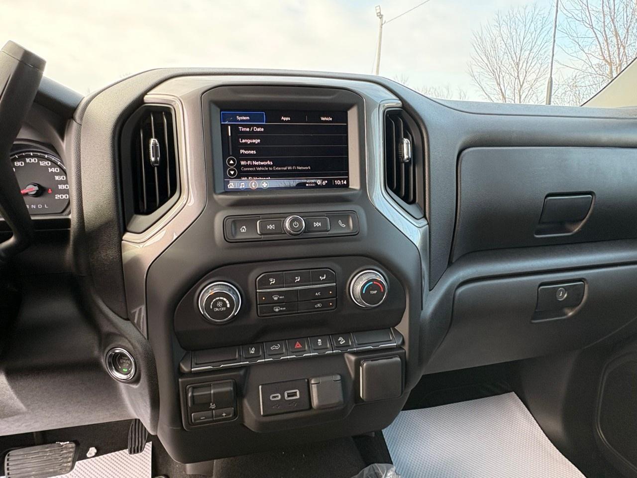 2026 Chevrolet SILVERADO 2500HD 4WD Crew Cab Standard Box Custom Photo