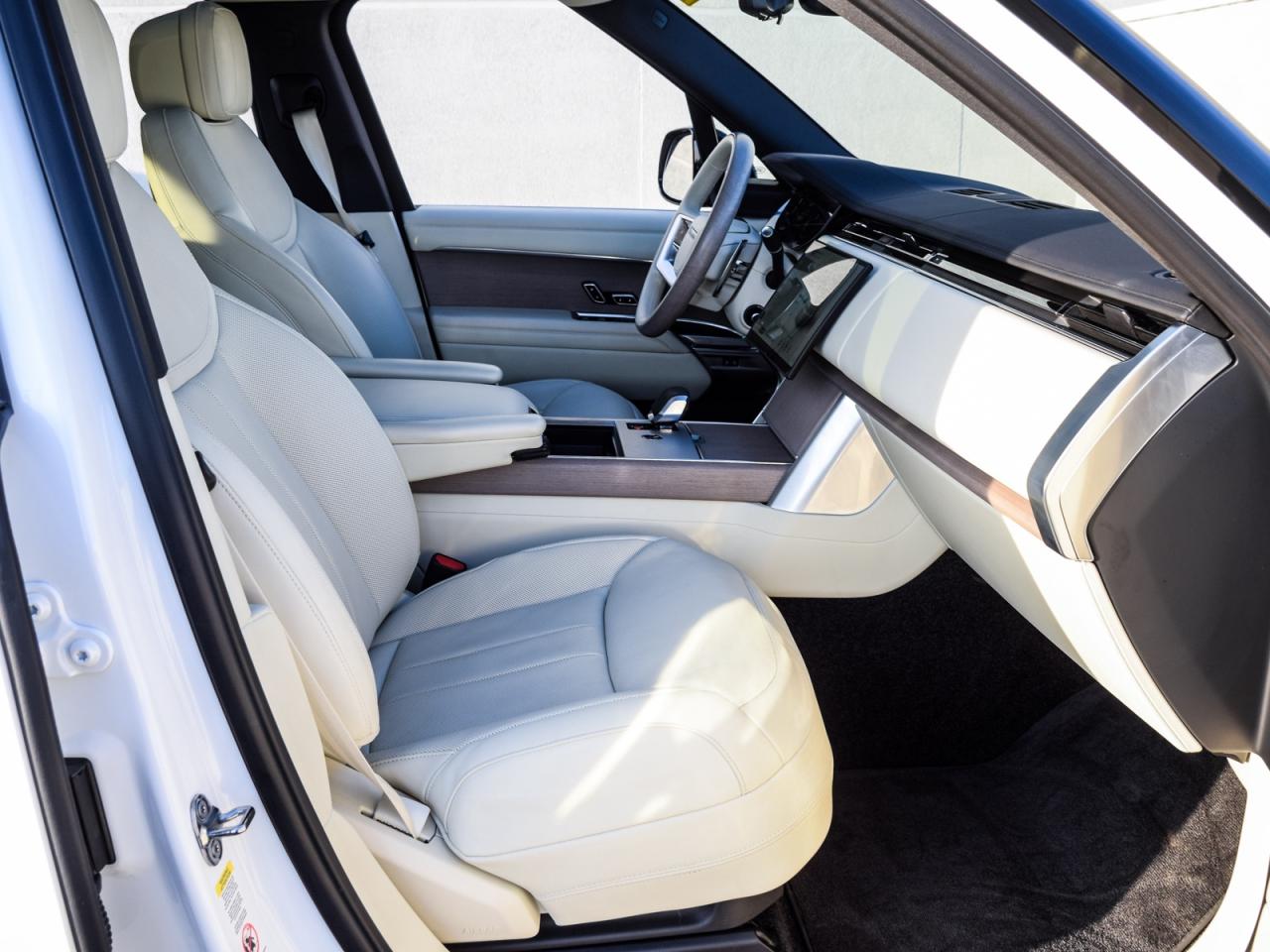 2025 Land Rover Range Rover NO LUX TAX RARE V6 WHITE ON PERLINO 23's LOW KM Photo