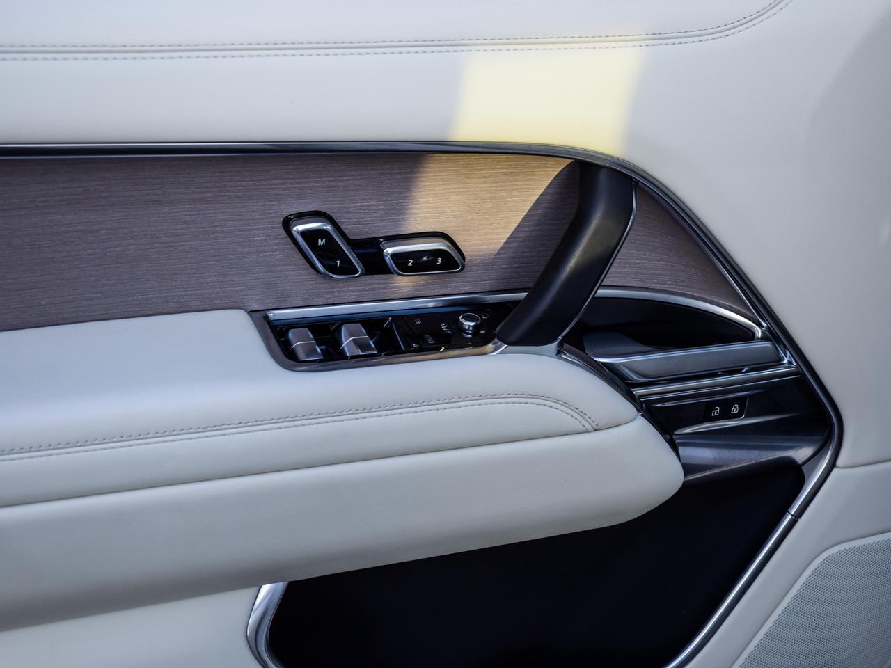 2025 Land Rover Range Rover NO LUX TAX RARE V6 WHITE ON PERLINO 23's LOW KM Photo