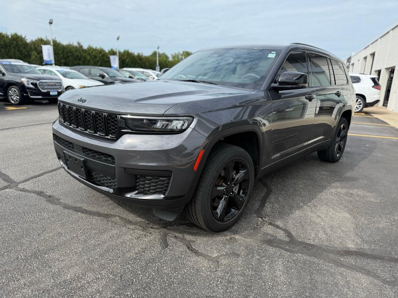 2023 Jeep Grand Cherokee L Laredo 4dr 4x4 Photo4