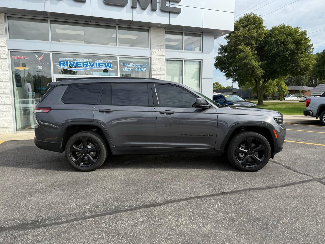2023 Jeep Grand Cherokee L Laredo 4dr 4x4 Photo2