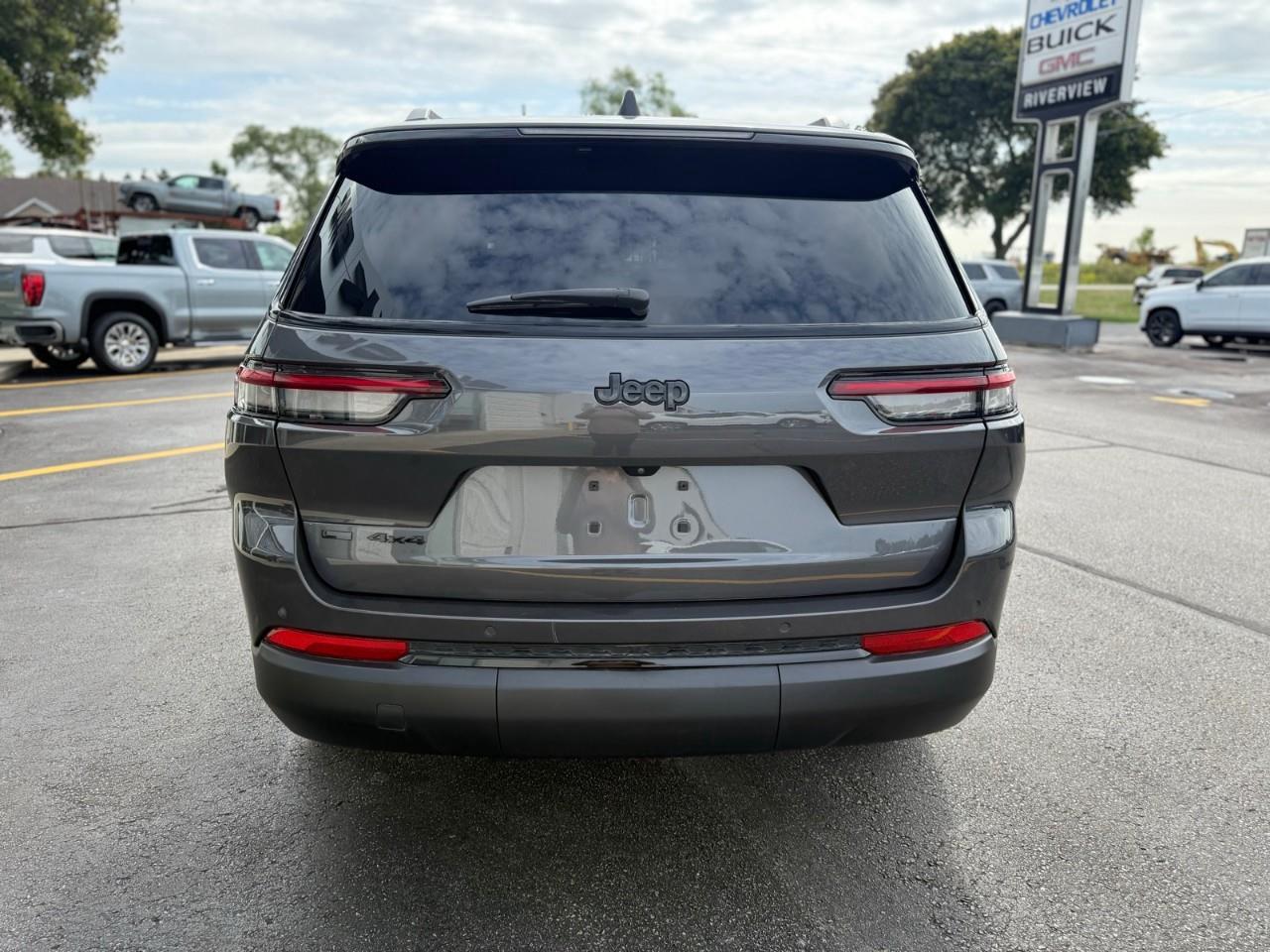 2023 Jeep Grand Cherokee L Laredo 4dr 4x4 Photo