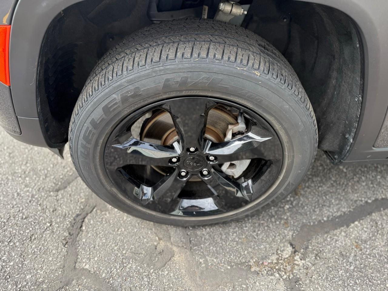 2023 Jeep Grand Cherokee L Laredo 4dr 4x4 Photo