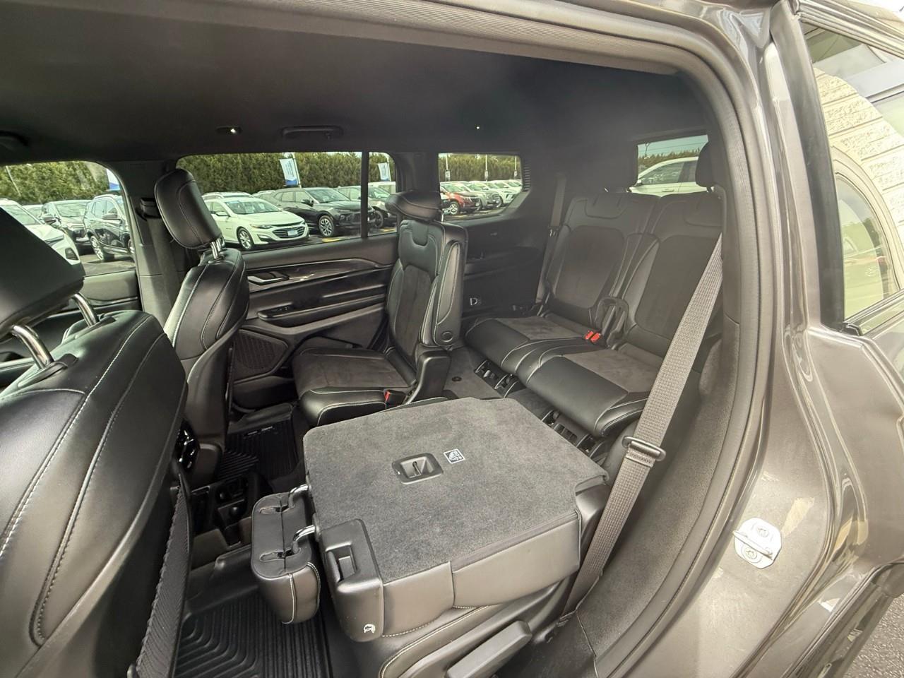 2023 Jeep Grand Cherokee L Laredo 4dr 4x4 Photo