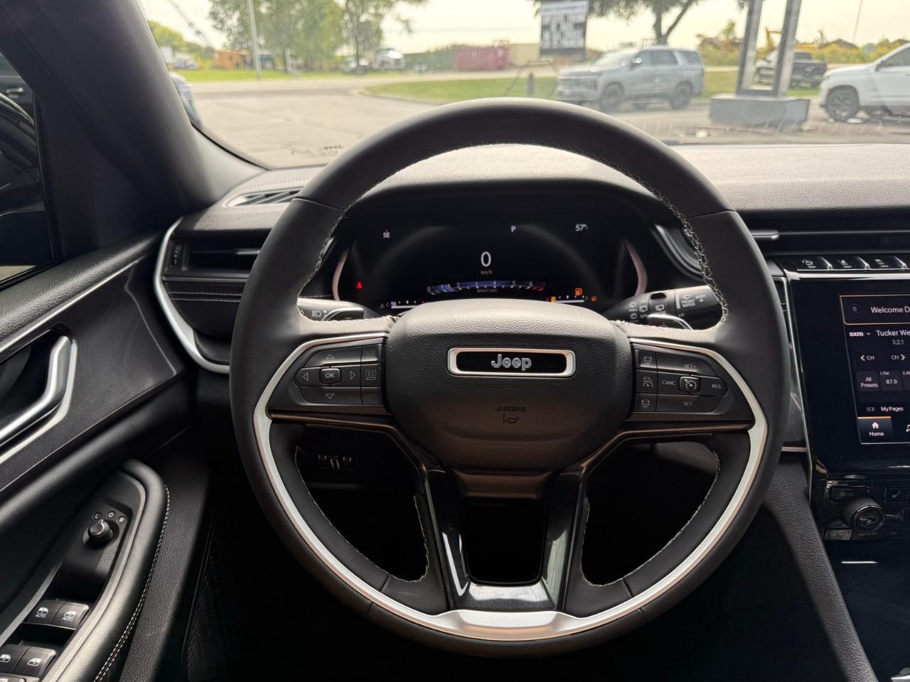 2023 Jeep Grand Cherokee L Laredo 4dr 4x4 Photo