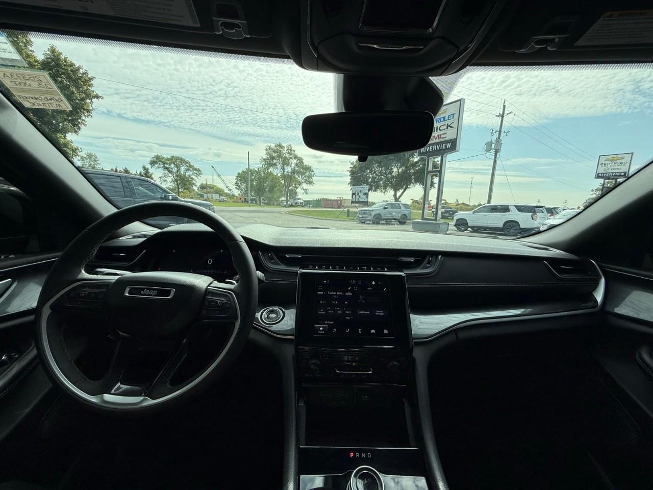 2023 Jeep Grand Cherokee L Laredo 4dr 4x4 Photo