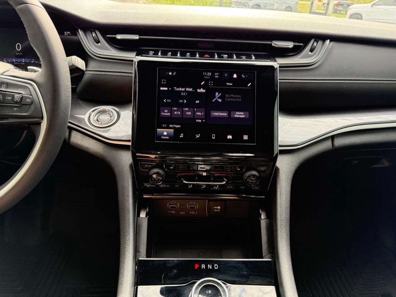 2023 Jeep Grand Cherokee L Laredo 4dr 4x4 Photo