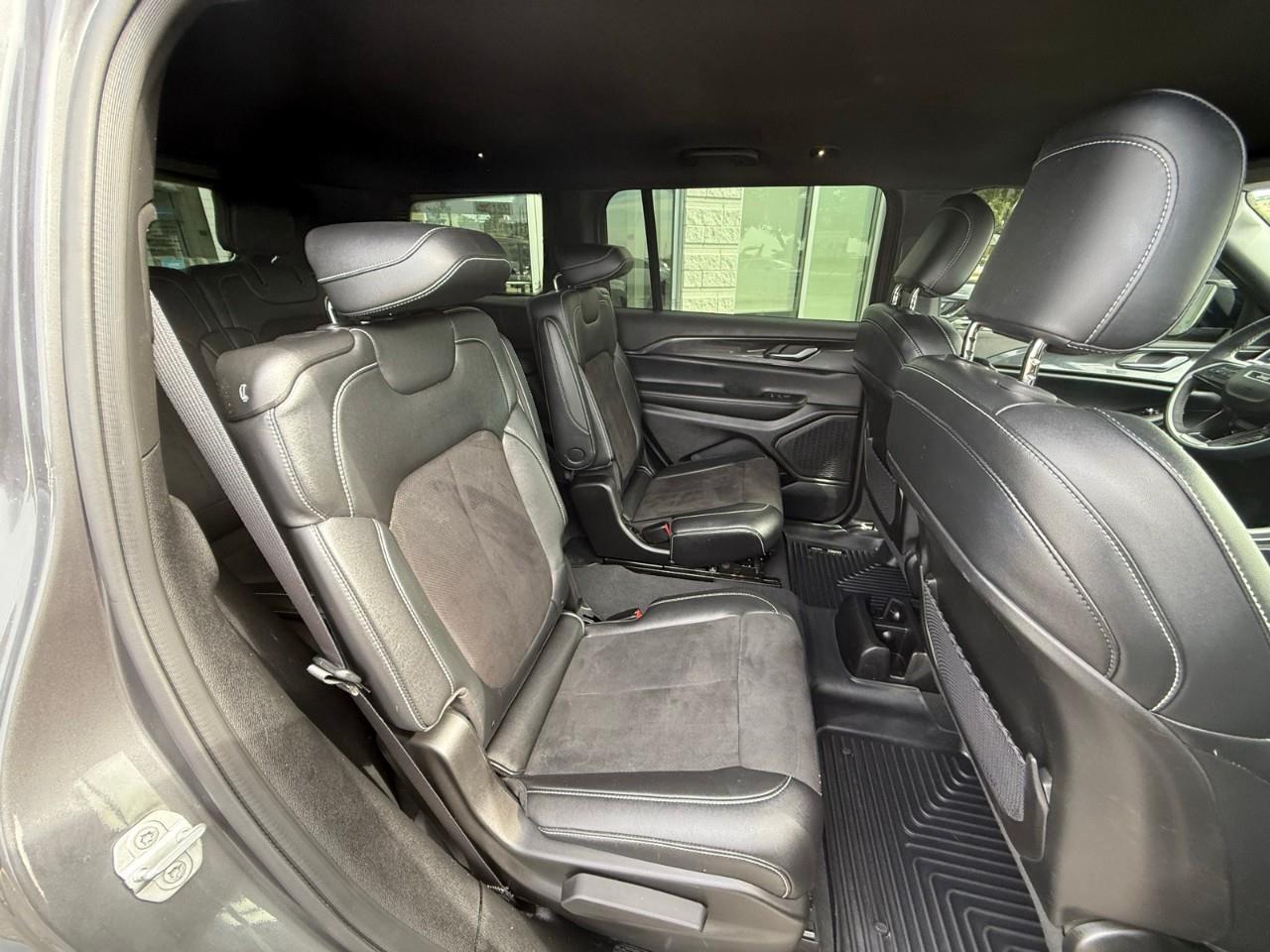 2023 Jeep Grand Cherokee L Laredo 4dr 4x4 Photo