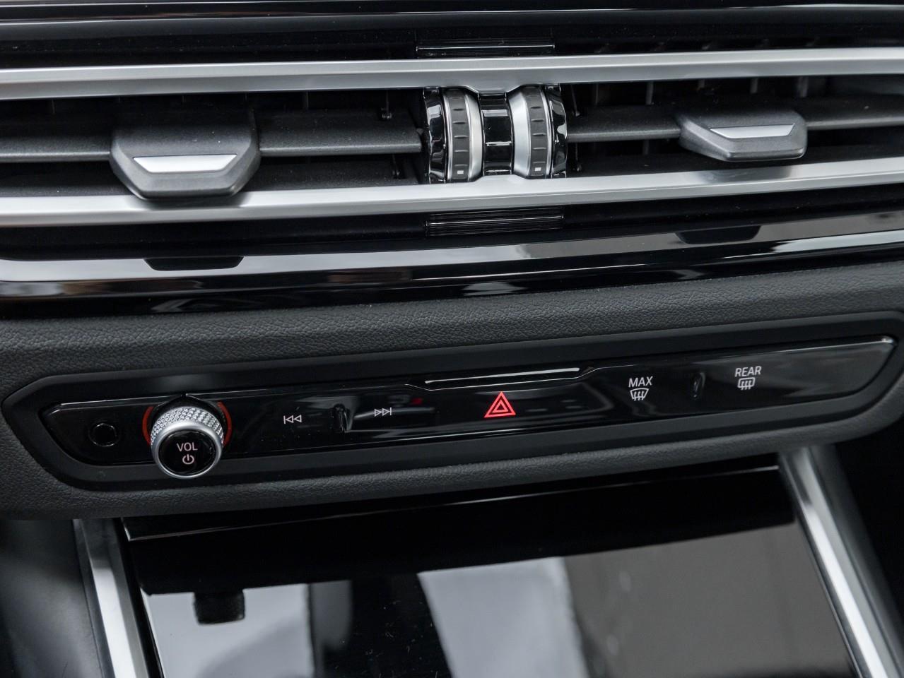 2024 BMW 330 i xDrive 4dr All-Wheel Drive Sedan Photo