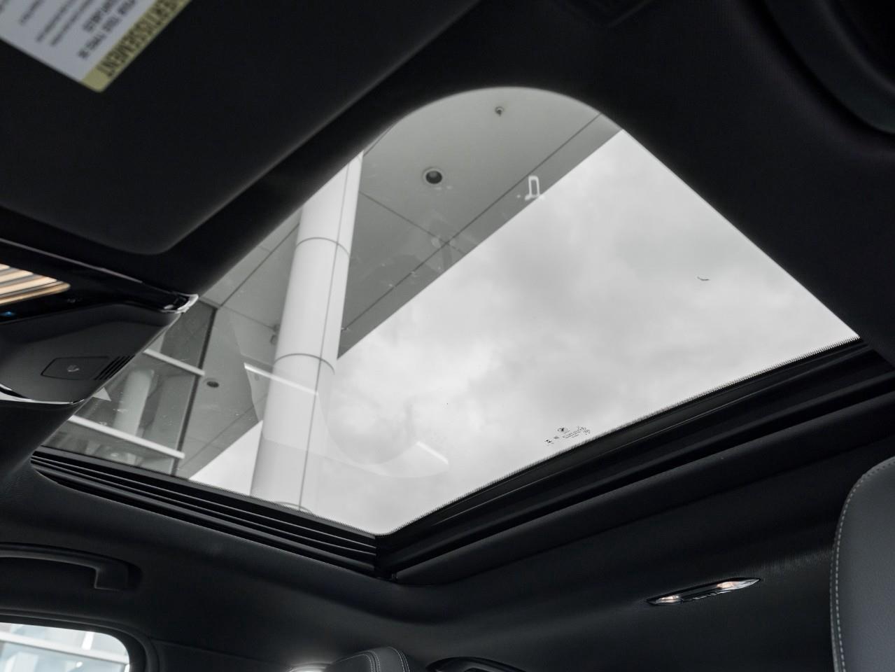 2024 BMW 330 i xDrive 4dr All-Wheel Drive Sedan Photo