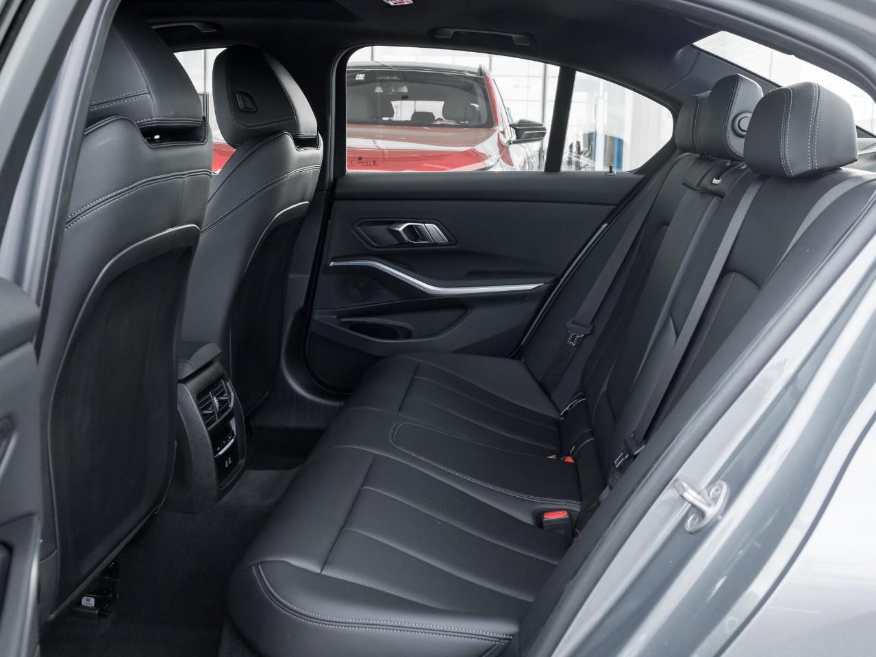 2024 BMW 330 i xDrive 4dr All-Wheel Drive Sedan Photo