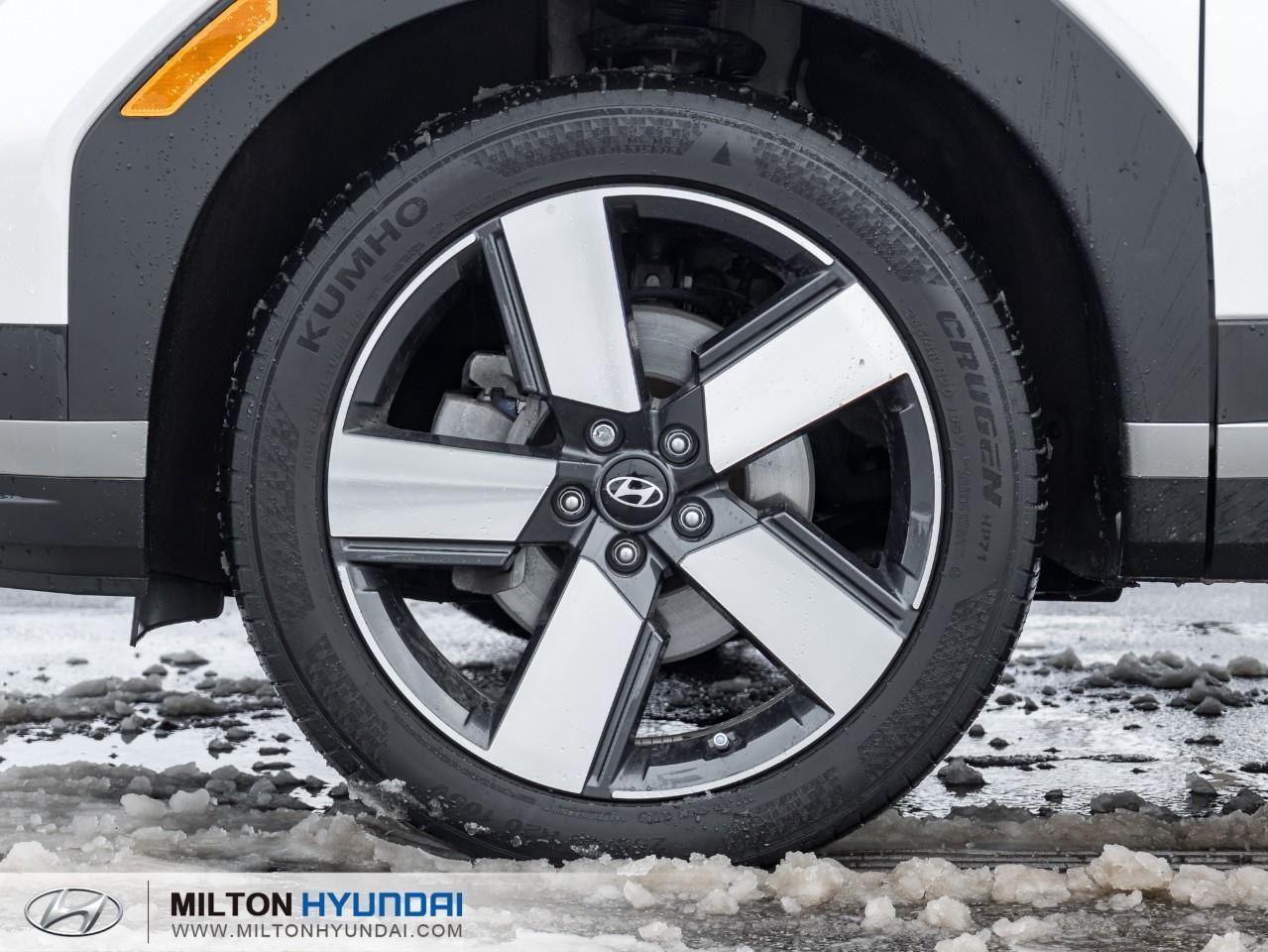 2024 Hyundai Santa Fe HEV Preferred w/Trend Package 4dr All-Wheel Drive Photo3