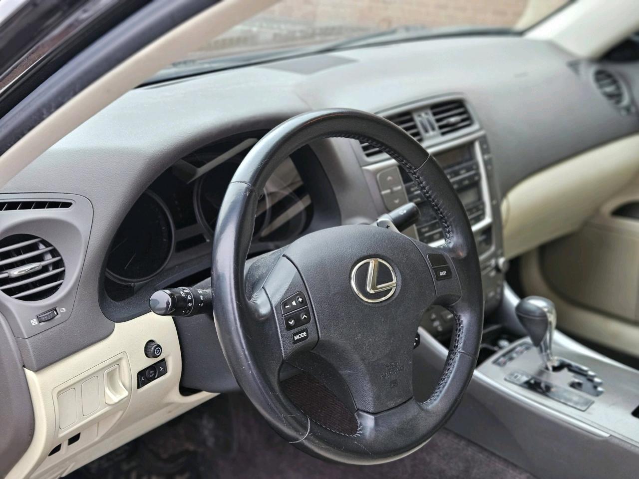 2009 Lexus IS RWD, LEATHER, SUNROOF Photo