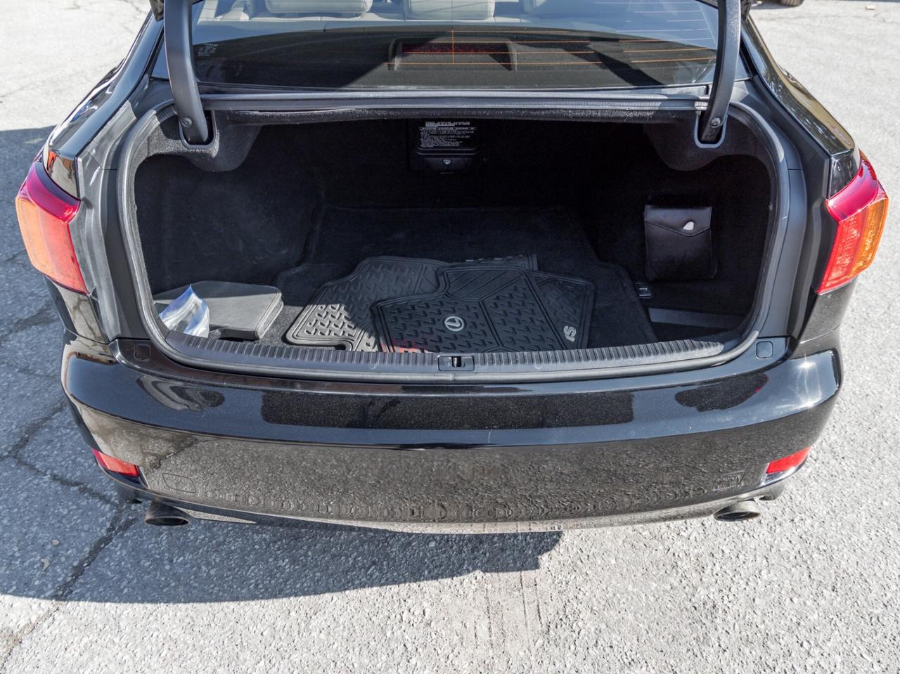 2009 Lexus IS RWD, LEATHER, SUNROOF Photo